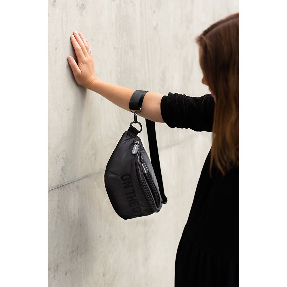 Сумка через плече Childhome Banana bag puffered black, арт. CWBANAPBL - Зображення 14